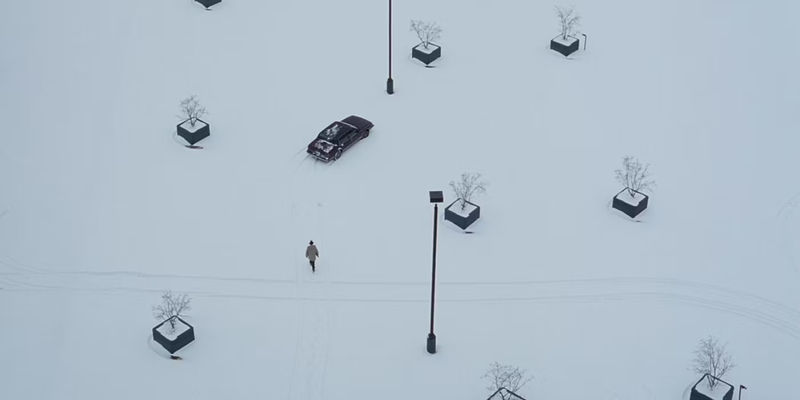 An overhead shot of a snow-covered parking lot in Fargo (1996)