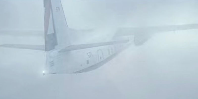The plane losing control in Society of the Snow