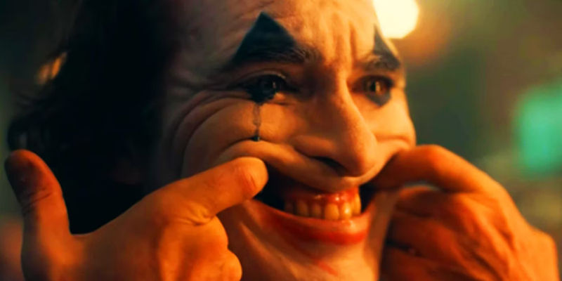 Arthur Fleck forcing a smile in Joker