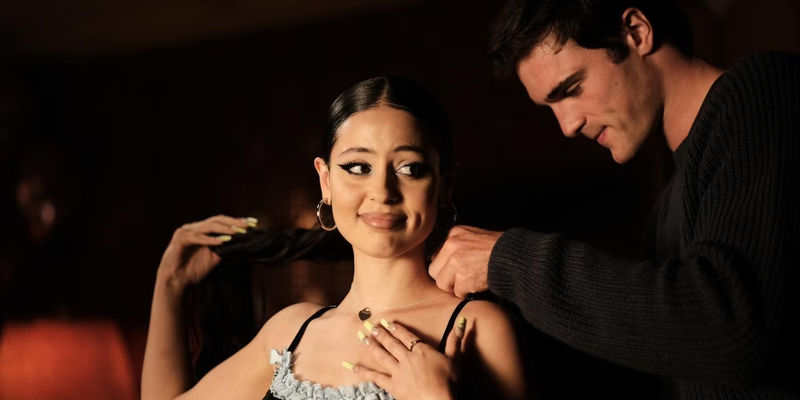 Nate puts a necklace on Maddy in Euphoria