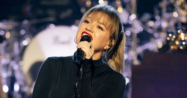 Hành Trình Tự Lập Và Sức Khỏe Sau Ly Hôn Của Kelly Clarkson