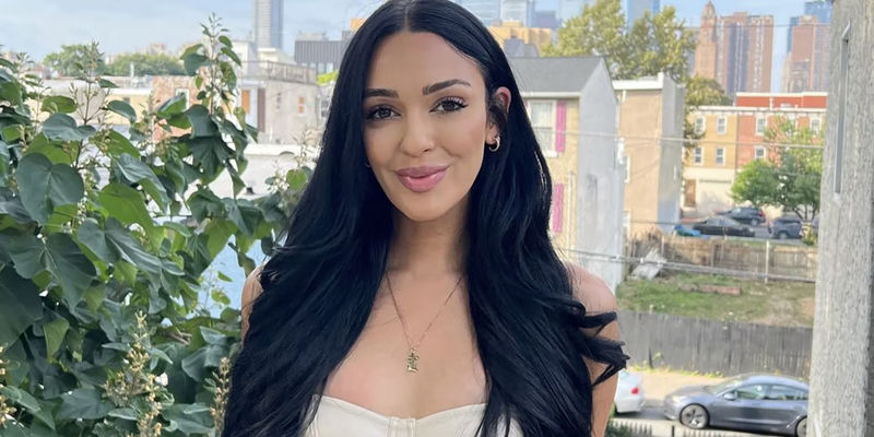 Lauren Hollinger from The Bachelor Season 28 Smiling Outdoors