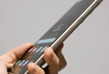 Galaxy S24: Vấn Đề Màn Hình và Sự Khác Biệt