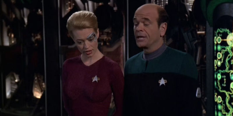 Seven of Nine and the Doctor sing a duet in the cargo bay Star Trek Voyager