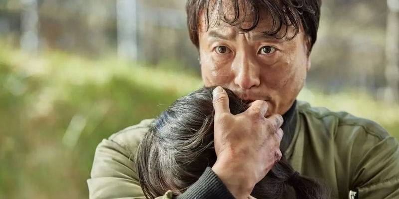 Nam So-ju hugs On-jo in All of Us Are Dead