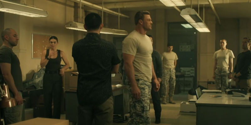 Alan Ritchson as Reacher among the rest of the 110th Special Investigations Unit