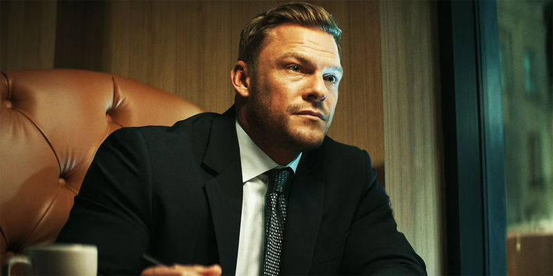 Alan Ritchson in Reacher season 2, episode 4, in a suit