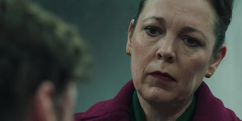 Olivia Colman as Sonya Falsworth looking unimpressed while interrogating a Skrull prisoner in Secret Invasion Season 1 Episode 2