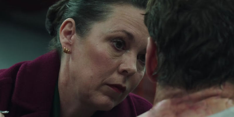 Olivia Colman as Sonya Falsworth interrogating a Skrull prisoner in Secret Invasion Season 1 Episode 2