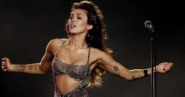 Miley Cyrus - Nữ Vương Độc Lập Tại Lễ Trao Giải Grammy