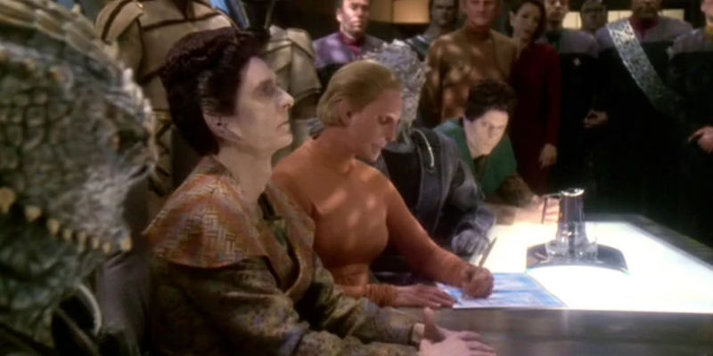 The combatants of the Dominion War sign the Treaty of Bajor on Star Trek DS9