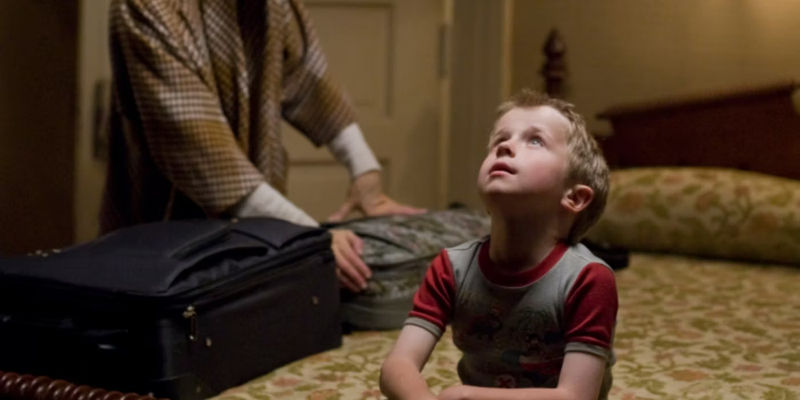 A little boy looking up in The Curious Case of Benjamin Button.