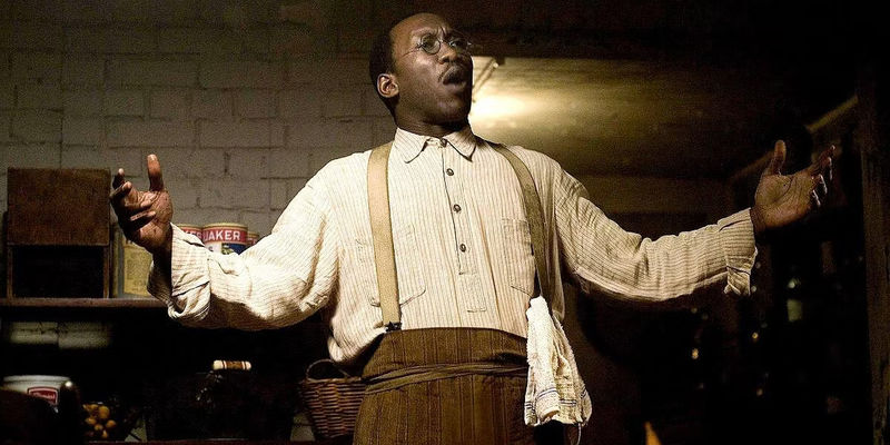 Mahershala Ali giving a speech in The Curious Case Of Benjamin Button