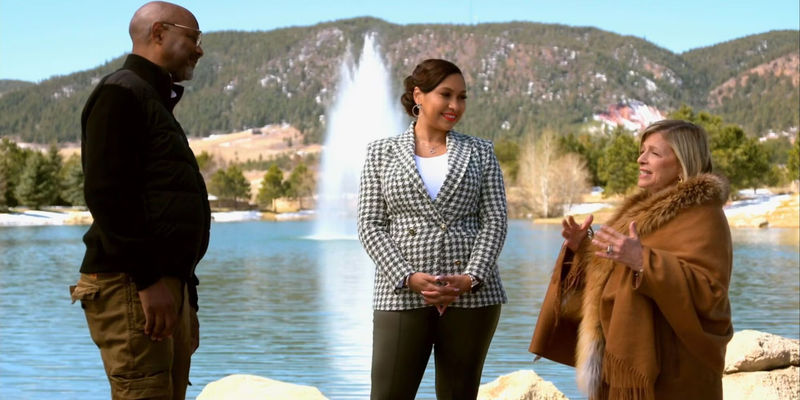 Married at First Sght Season 17 Experts standing in a circle