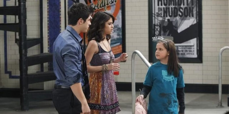 Alex, Justin, and Maxine Arguing in the Sandwich Shop in Wizards of Waverly Place