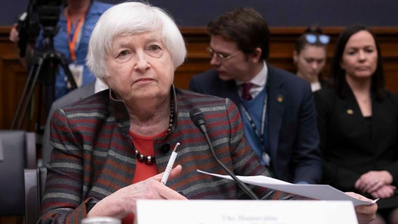 The Impact of Commercial Real Estate Vacancies on Banking Sector