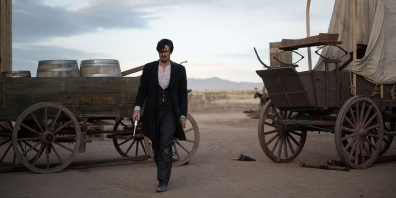 Sheriff Tom Davidson (Greg Hovanessian) walking through Independence with a gun in the Walker Independence finale.