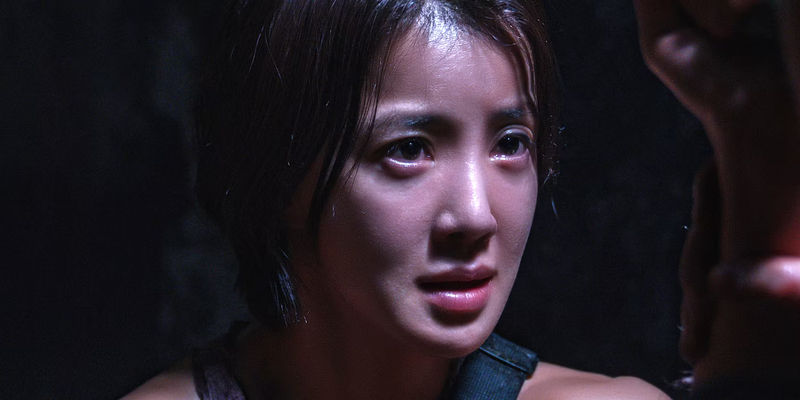 Yi-kyung fighting in Sweet Home seaosn 3