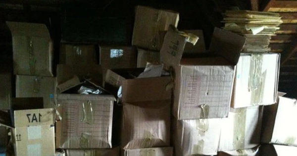 Khám Phá Kho Báu Trong Nhà: Chiếc Bình Gốm Quý từ Thời Vua Càn Long