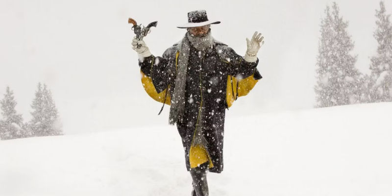 Marquis walking in the snow in The Hateful Eight 