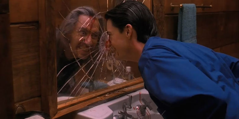 Dale Cooper sees Bob in the mirror in Twin Peaks season 2