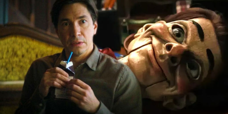 Justin Long and the dummy in Goosebumps 2023