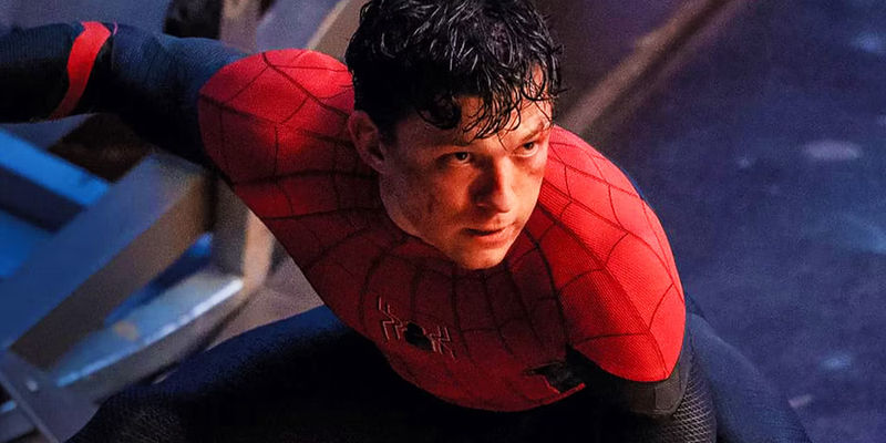 Peter Parker's Spider-Man fighting on the Statue of Liberty