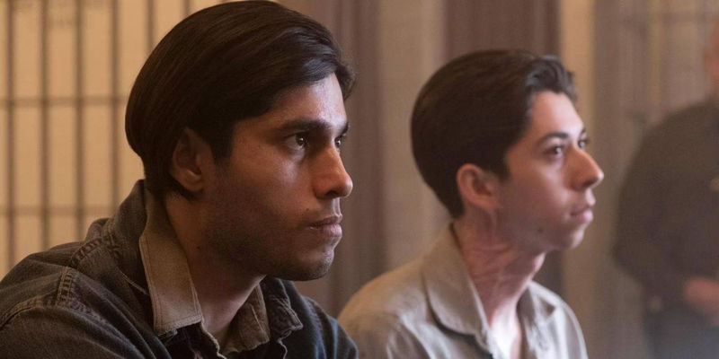 Rafael (Fabrizio Guido) and Mateo (Peter Mendoza) sitting at trial looking scared in Perry Mason.