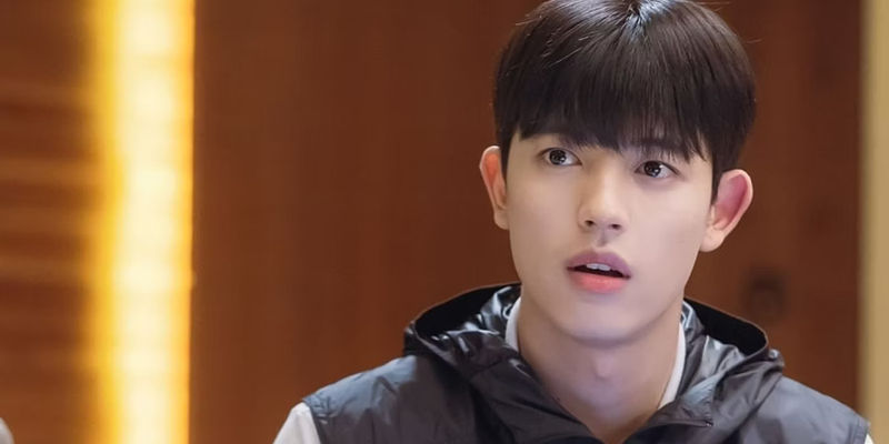 Lomon as So Eun-ho looking surprising in Branding in Seongsu