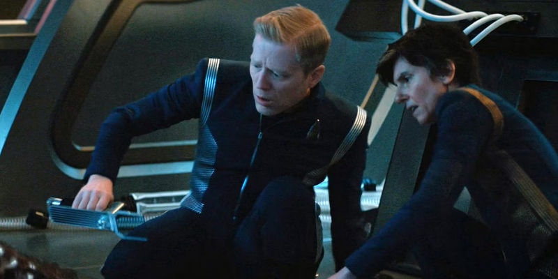 Paul Stamets and Jett Reno find something weird in engineering Star Trek Discovery