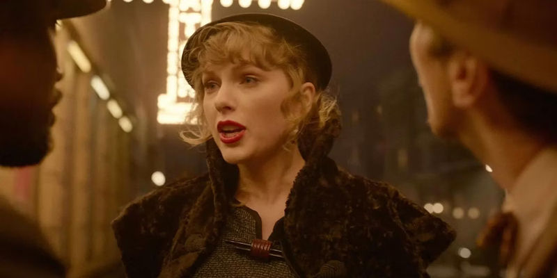 Taylor Swift talking to John David Washington and Christian Bale in Amsterdam.