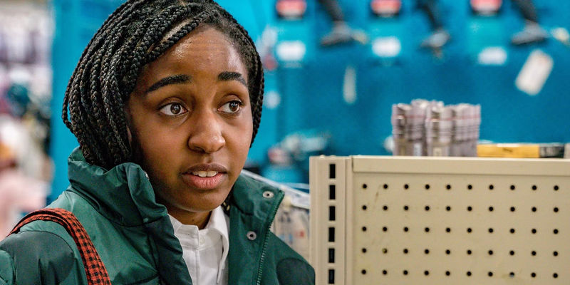 Sydney (Ayo Edebiri) in The Bear.