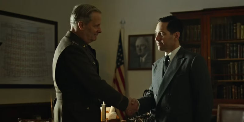 Jeff Daniels as Bill Donovan and Paul Rudd as Moe Berg shaking hands in The Catcher Was A Spy.