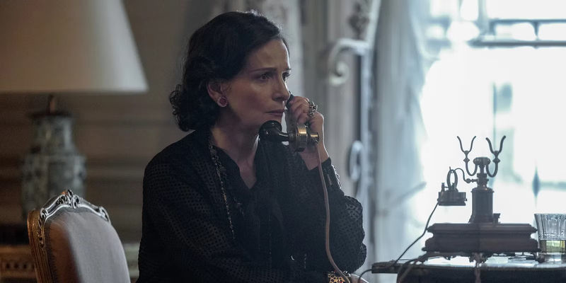 Juliette Binoche As Coco Chanel Speaking On The Phone In The New Look