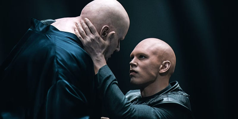 feyd rautha embraces the baron harkonnen in dune 2