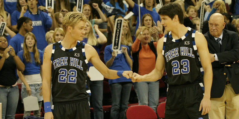 Nathan and Lucas playing basketball on One Tree Hill