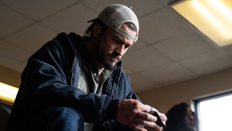 Đôi Tay Đỏ - Orlando Bloom và Hành Trình Cứu Rỗi Đầy Hấp Dẫn