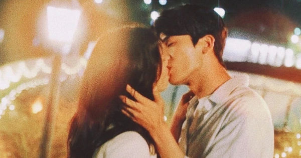 Sự Kỳ Diệu của Tình Yêu Trên Màn Ảnh: Nụ Hôn Đầy Lãng Mạn Của Park Shin Hye và Park Hyung Sik