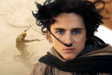 Epic Dune 2 Cosplayer Arrives at Movie Theater on Motorized Sandworm in Spectacular Video