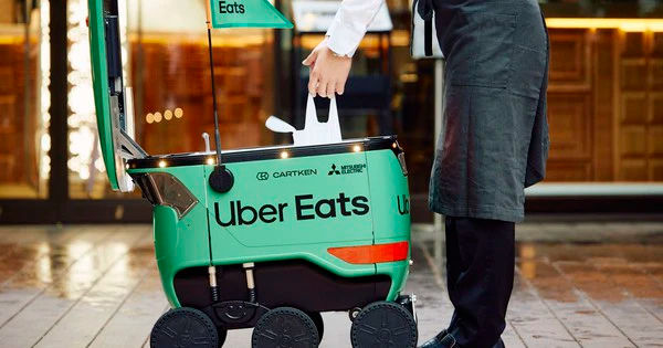 Đổi mới trong giao hàng đồ ăn: Robot tự lái tại Nhật Bản