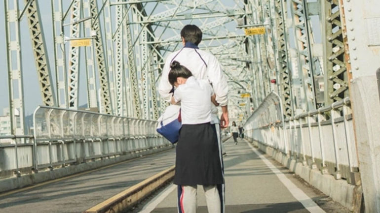 Bí Mật Hấp Dẫn Từ Cặp Đôi "Lệch Lạc" Trên Màn Ảnh