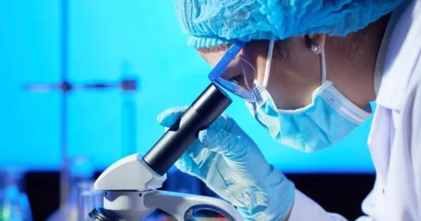 Bí ẩn đằng sau sự thật kỳ lạ: Người đàn ông là cha đẻ nhưng không phải bố ruột