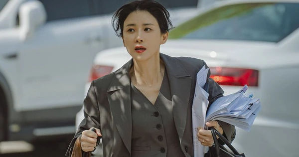 Bí ẩn và Sự Mê Hoặc của Hide: Lee Bo Young Trở Lại Đỉnh Cao