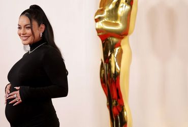 Vanessa Hudgens stuns in elegant pregnancy reveal at Oscars red carpet