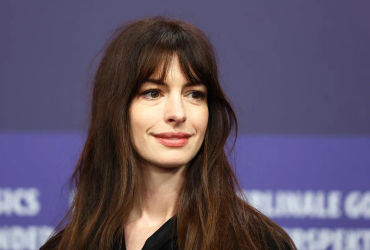 Anne Hathaway Opens Up About Miscarriage During Off-Broadway Play