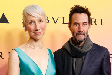 Keanu Reeves and Alexandra Grant's Romantic Moment at the Exclusive 2024 MOCA Gala Captured in a Kiss