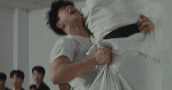 Choi Woo Sung: Hành trình biến hóa ấn tượng từ nam diễn viên đến 'tay đấm gấu nâu'