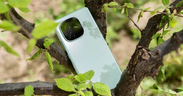 iQOO Z9 Turbo: Smartphone Tầm Trung Đối Thủ Của Redmi Turbo 3