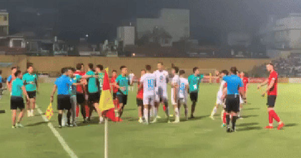 Cuộc chiến căng thẳng tại V.League: Khi bóng đá trở thành trận đấu nảy lửa