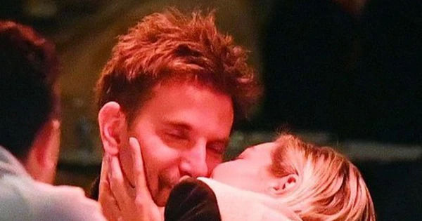 Cuộc hôn nhau đầy bất ngờ giữa Gigi Hadid và Bradley Cooper tại buổi biểu diễn của Taylor Swift